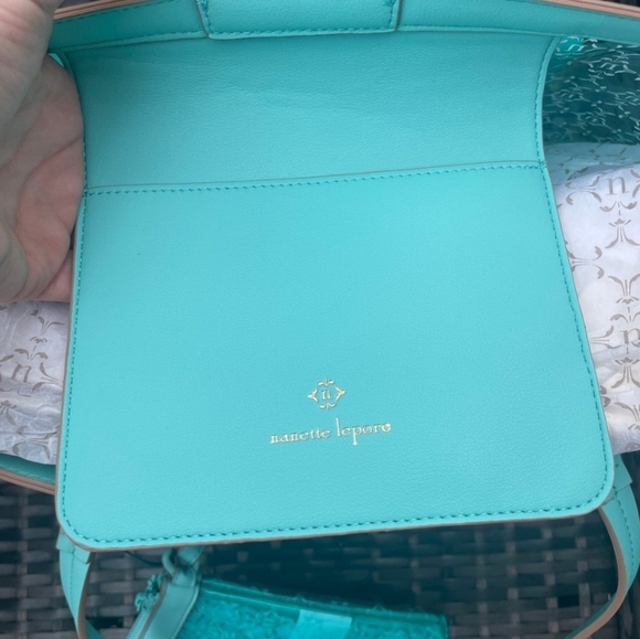 Nanette Lepore NWT Clear Aquatic Blue Logo Maxine Tote bag with Wristlet - Picture 8 of 11